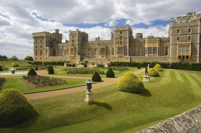 Vindzoro pilis (angl. Windsor Castle) − Anglijos karalių vasaros rezidencija Anglijoje, Berkšyro grafystėje, Vindzore, prie Temzės upės; apie 30 km į vakarus nuo Londono.