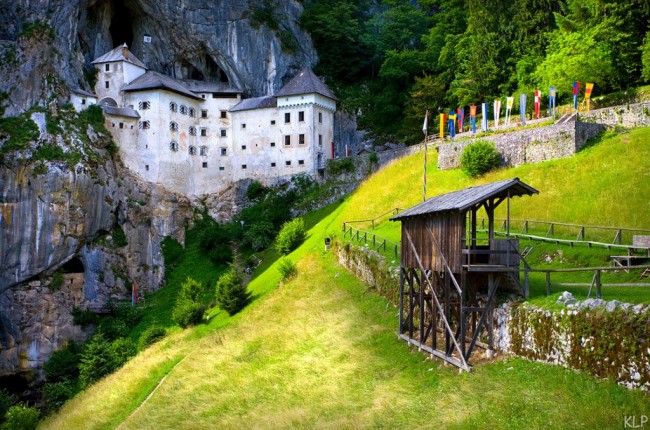  Predjamos pilis (Predjamski grad) - Slovėnijos į kalną "įaugusi" pilis