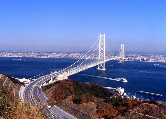 Ilgiausias kabantis tiltas: Akaši Kaikijo (arba Perlo) tiltas, Japonija. Ilgiausias kabantis tiltas: Akaši Kaikijo (arba Perlo) tiltas, Japonija